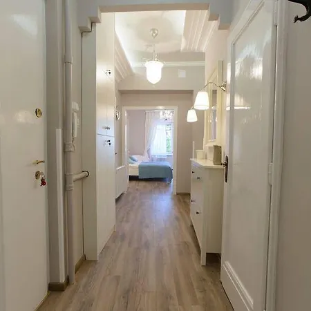 Vintage Panoramic Apartment